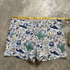 Ann Taylor Loft Outlet Floral Tropical Shorts womens size 10 Multicolor